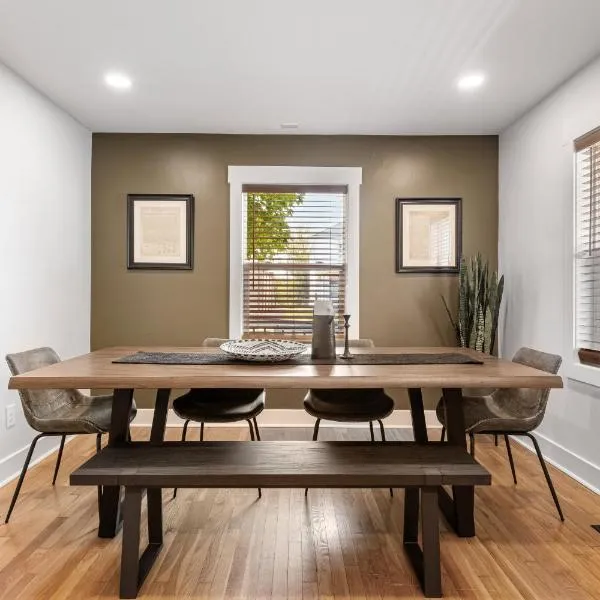 The Sweet Retreat Accessible Historic Home，位于La Grange的酒店