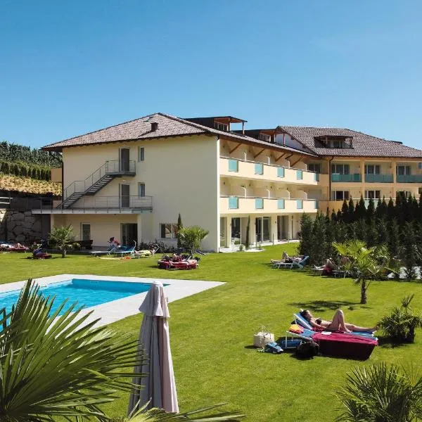 温加滕酒店，位于卡尔达罗的酒店