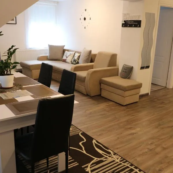 Szalakóta Apartman，位于霍尔托巴吉的酒店
