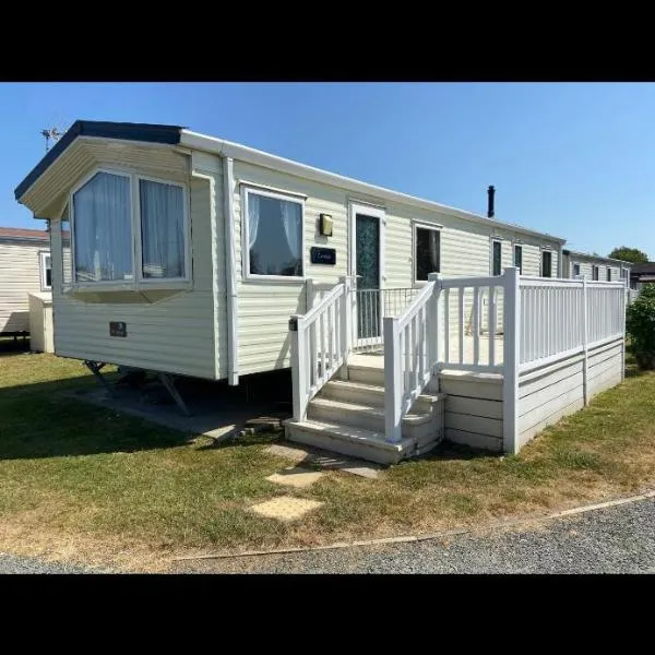 3 bed caravan Norfolk near the coast，位于Belton的酒店