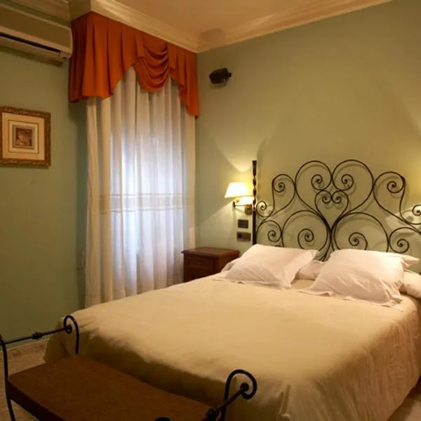 胡安尼托酒店，位于Pozoamargo的酒店