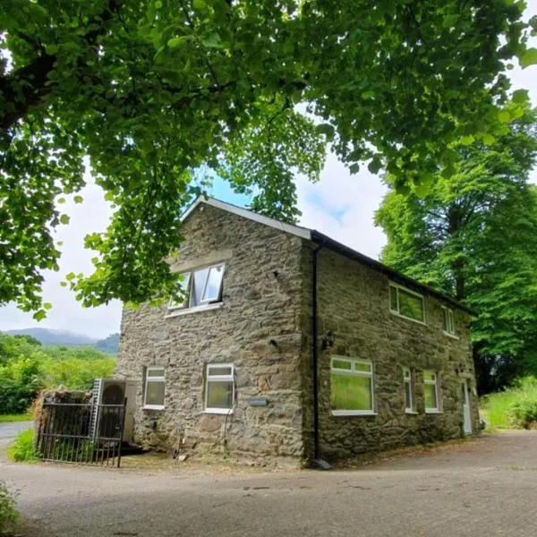 Red Dragon Cottages nr Mt Snowdon，位于贝德格勒特的酒店