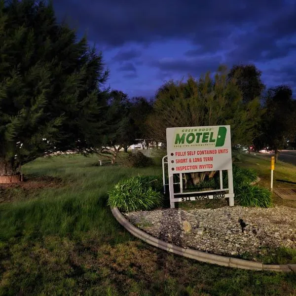 Green Door Motel，位于Lavington的酒店