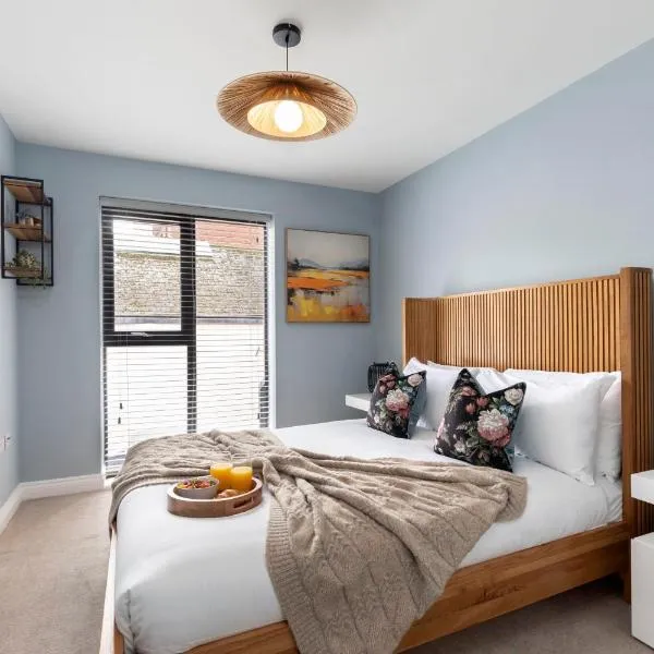 Elliot Oliver - Beautiful Two Bedroom Apartment With Parking in The Docks，位于格洛斯特的酒店