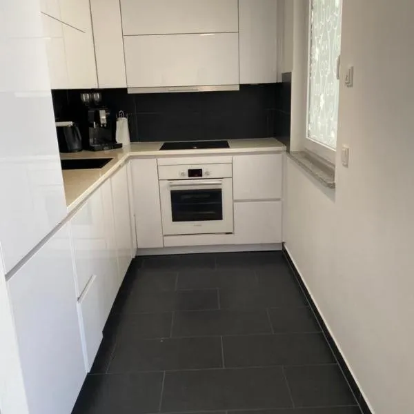 Garten-wohnung Nähe Messe Und Flüghafen München，位于波因的酒店