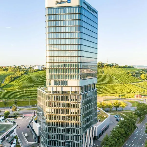 Radisson Blu Hotel at Porsche Design Tower Stuttgart，位于斯图加特的酒店