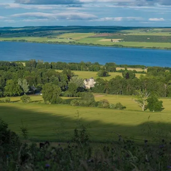 Foulis Cottage, Foulis Estate, Highland Scotland，位于Ardullie的酒店