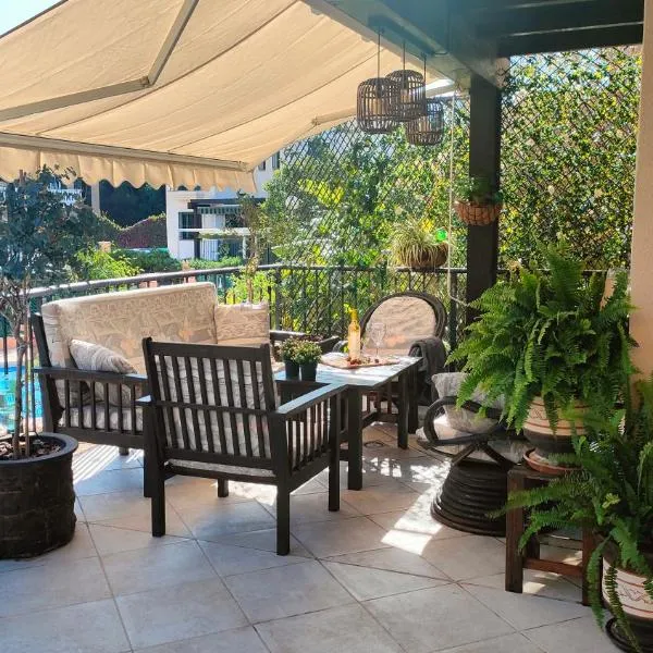 House Laguna Roja with sun terrace，位于托雷维耶哈的酒店