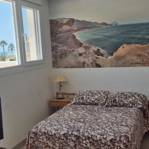 Apartamento en Costa de Almería, Costa Cabana con terraza, enfrente a Parque Natural Cabo de Gata，位于Costacabana的酒店