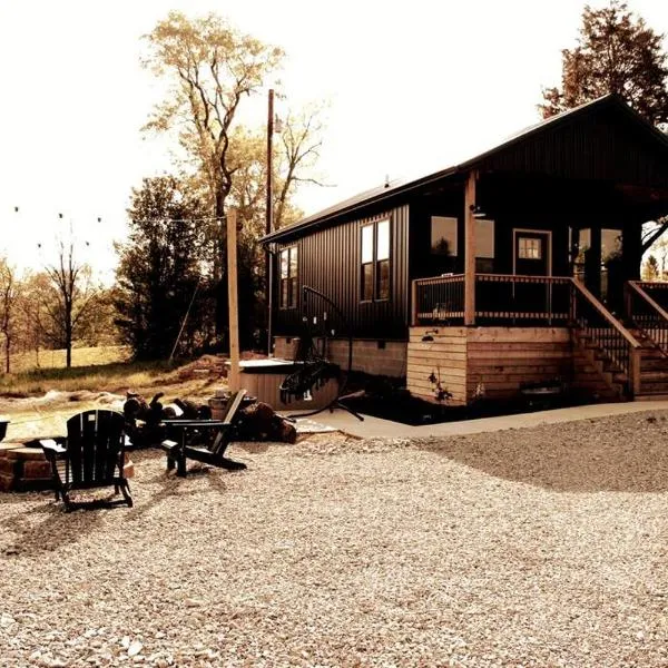 Bourbon Barrel Cottages #5 on Ky Bourbon Trail，位于劳伦斯堡的酒店