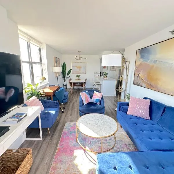 Luxury 2BR - Elevator-Gym-Laundry-10 Min to NYC，位于霍博肯的酒店