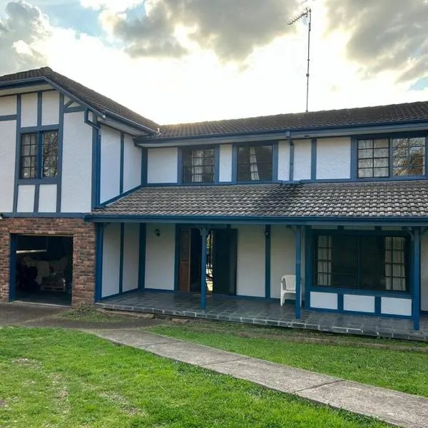 Luxury House 5 bedrooms，位于温莎的酒店