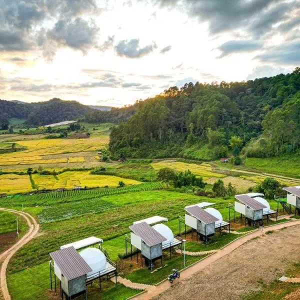 สวนไร่รุ่งอรุณ Suan Rai Rungarun，位于Ban Thung Kha Han的酒店