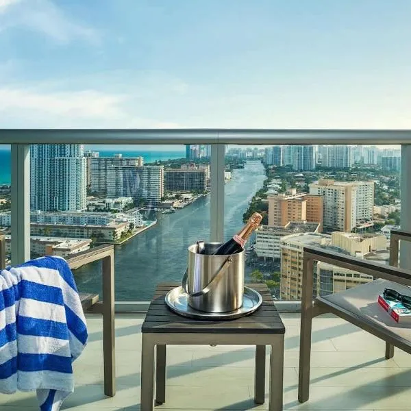 Penthouse Sky Suite - 2BDR2BTH - Private Rooftop Terrace，位于哈兰代尔海滩的酒店