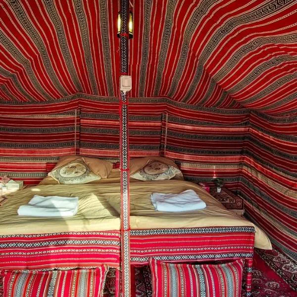 Authentic Desert Camp - Al Wasil，位于Al Wāşil的酒店