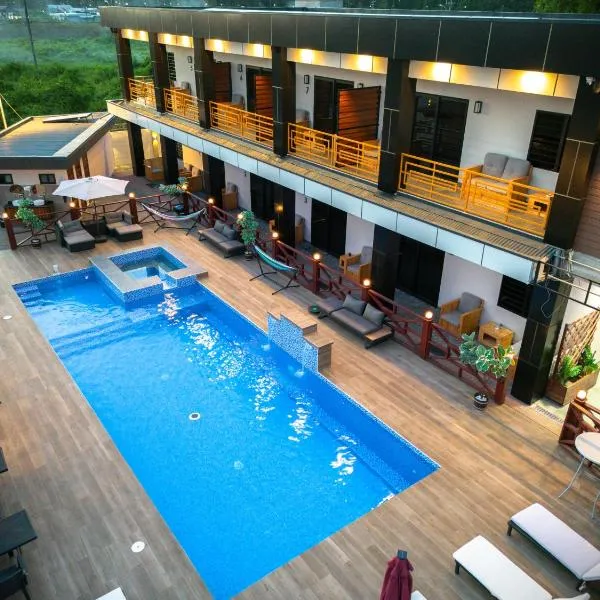 Yasmin Luxury Resort，位于帕拉马里博的酒店