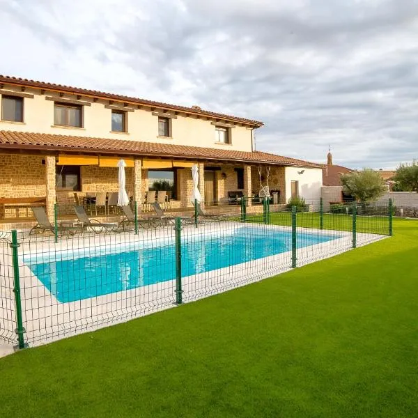 Casa Rural: La Tarara，位于Galinduste的酒店