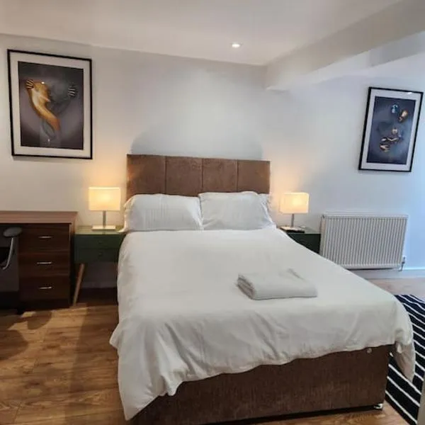 Lovely En-suite Room with private entry, Close to Station，位于贝克斯利黑思的酒店