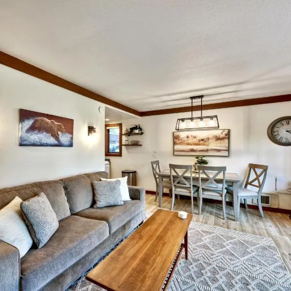 Beautiful Remodeled Condo in Tahoe City，位于塔霍城的酒店