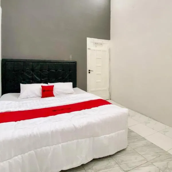 RedDoorz Syariah near RSU Sylvani Binjai，位于Binjai的酒店