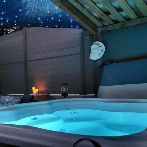 L'Antre deux Pierres, romantisme, jacuzzi extérieur, plateau dinatoire，位于Bouyon的酒店