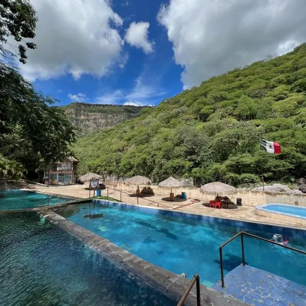 Rancho El Venado Termales，位于Acatic的酒店