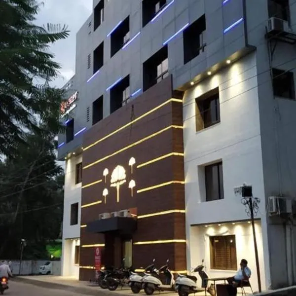 Hotel Ranjeet Akola，位于Akola的酒店