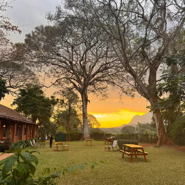 AfricaWildTruck Eco Camp & Lodge,位于Mulanje的酒店