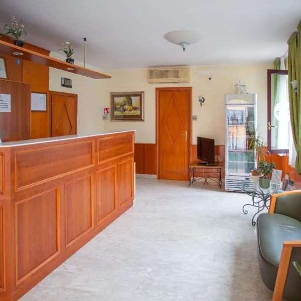 Hotel Tecla，位于Fonte Nuova的酒店