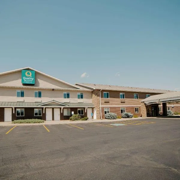 Quality Inn & Suites Watertown near Prairie Lakes Ice Arena，位于沃特敦的酒店