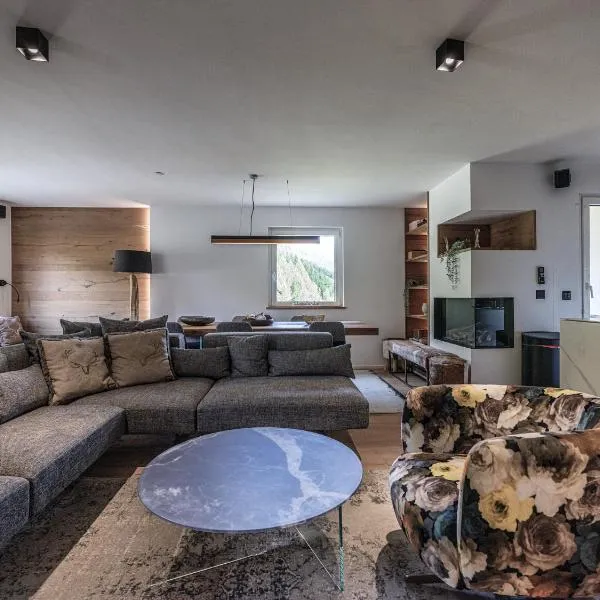 Luxury Mountain Apartment with Private Sauna and Underground Parking，位于圣莫里茨的酒店