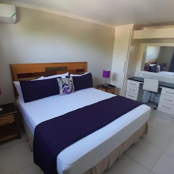Contemporary One Bedroom at Sandcastles，位于欧丘里欧的酒店