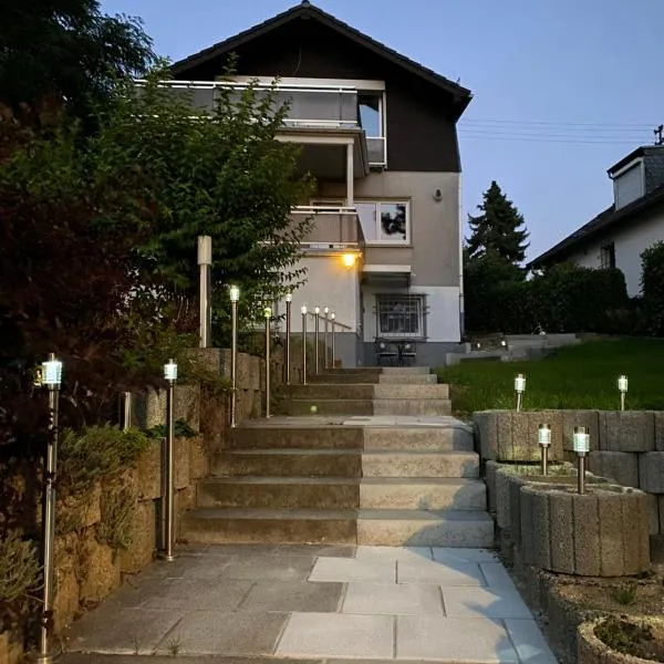Deluxe Apartment JL mit Terrasse，位于Schierstein的酒店