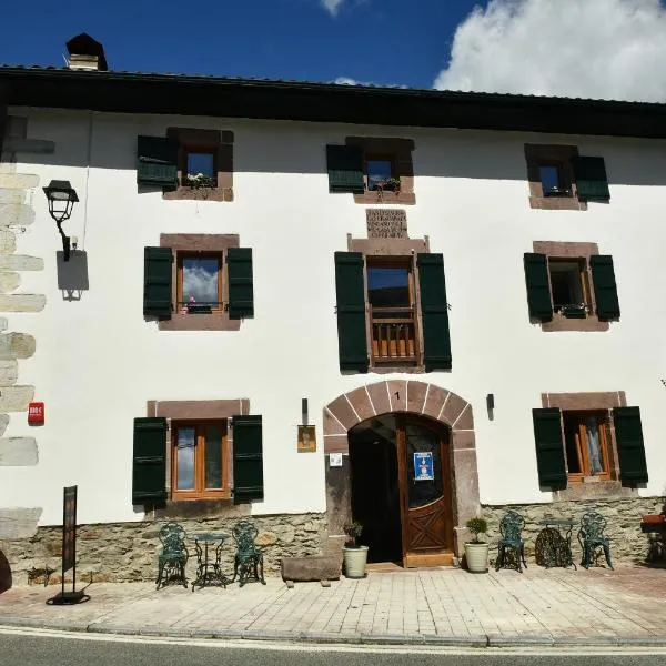 Casa karrikaburu，位于Valcarlos的酒店