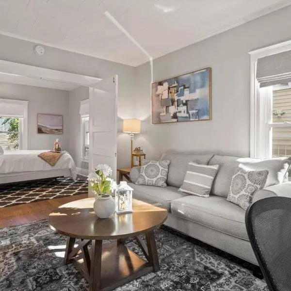 Beautiful One Bed in Lovely Park Ave Neighborhood，位于罗切斯特的酒店