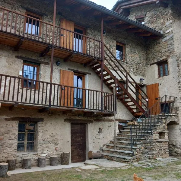 Alte terre lab&room，位于San Damiano Macra的酒店