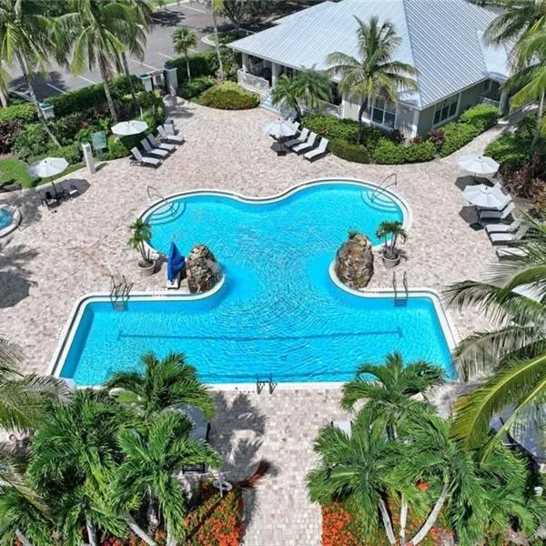 Spacious 2BR Lely Resort Condo with Lake View steps to Pool Hot Tub Gym，位于那不勒斯的酒店