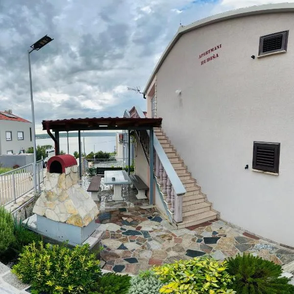 Apartmani Budiša Maslenica，位于马斯莱尼察的酒店