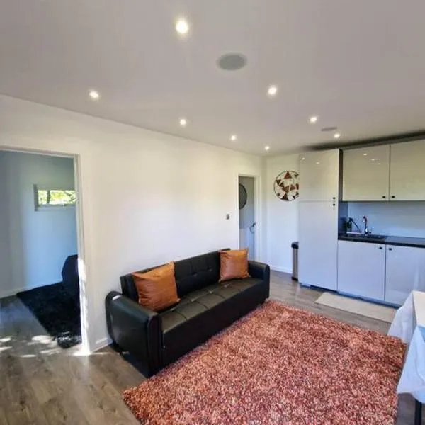 Deluxe Cabin wrapped by nature，位于达特福德的酒店