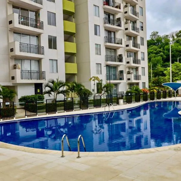 Apto en Ricaurte cerca a D1 y Ara con Piscinas en 1 Piso，位于里考尔特的酒店