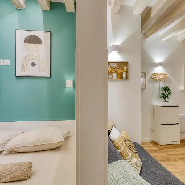 Appartement Moderne & Calme, à 2 pas du Château et 30 min de Paris，位于凡尔赛的酒店