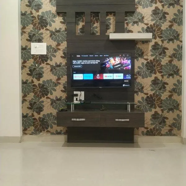 Satyabhama Homestay-Pearl - Two BHK Luxury appartment，位于印多尔的酒店