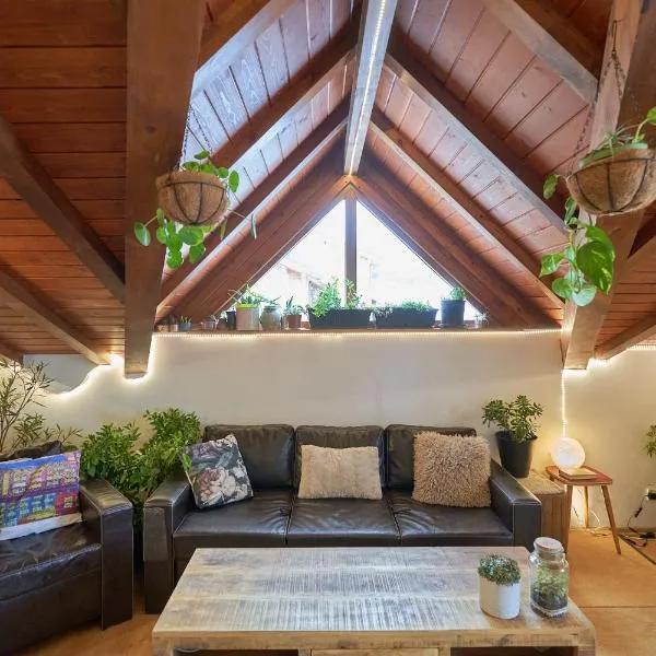 Panoramic 2 Bedroom Cabin Retreat Japanese Style，位于班斯科的酒店