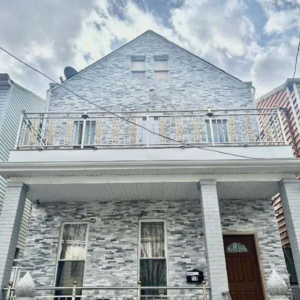 3 bedrooms in 2nd floor Modern Brooklyn home, Close to J train，位于布鲁克林的酒店