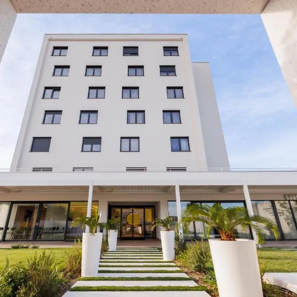 Hotel Capris Capodistria，位于Osp的酒店