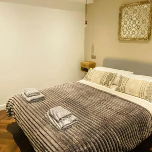 The Sanctuary, luxury studio apartment in Bath，位于巴斯的酒店