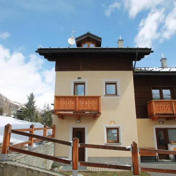 Stunning Holiday Home in Livigno near Ski Lift，位于Livigno的酒店