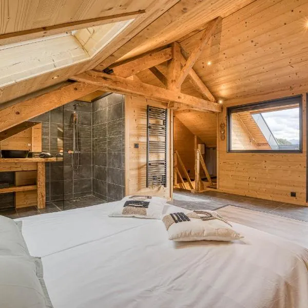 Le chamois, chez le charpentier d'antan, 2 chambres, 2 salles de bain, terrasse, parking privé, LE CALME DE LA CAMPAGNE A 5MN D'ANNECY，位于维里尔·杜·拉克的酒店