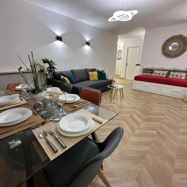 PARIS-MONTROUGE Magnifique appartement 3 pièces de 78m2 avec PARKING - très cosy pour 1 - 10 personnes refait à NEUF -ENTIRE APARTMENT LUXURIOUS AND WARM -Montrouge Paris 14ème - Proche Aéroport Orly Parc Expositions Porte de Versailles FREE WIFI GRATUIT，位于蒙鲁日的酒店