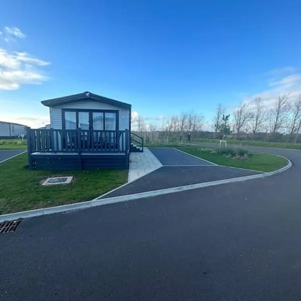 BRAND NEW 8 berth holiday home，位于塞尔西的酒店